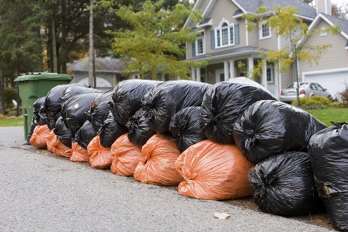 Organized removal process for flat clearance in Queenspark